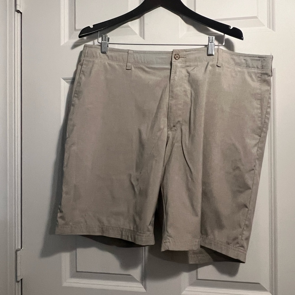 PGA TOUR MENS FLANT FRONT OAT COLORED SHORTS